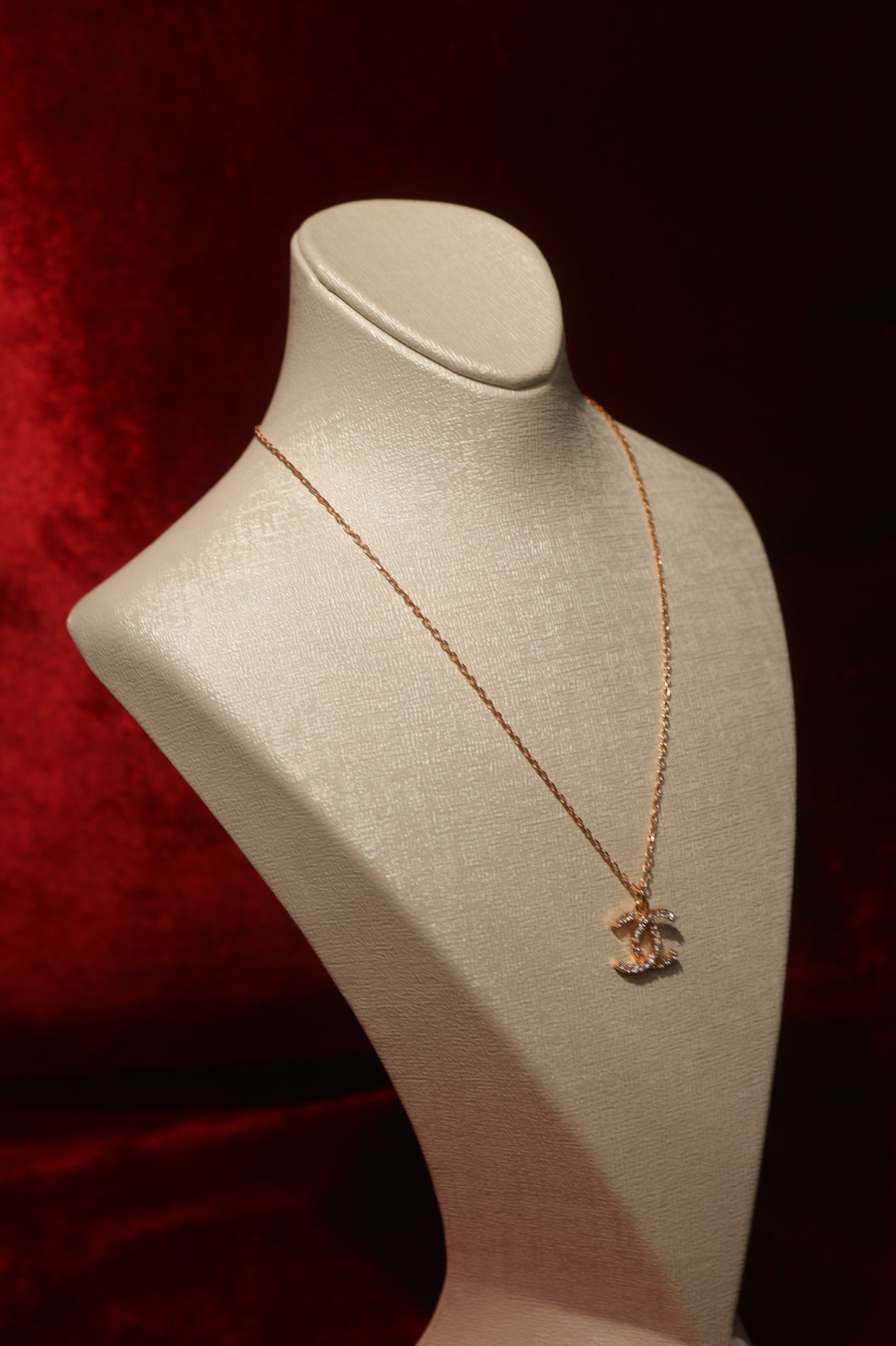 Chanel Taşlı Gümüş Kolye