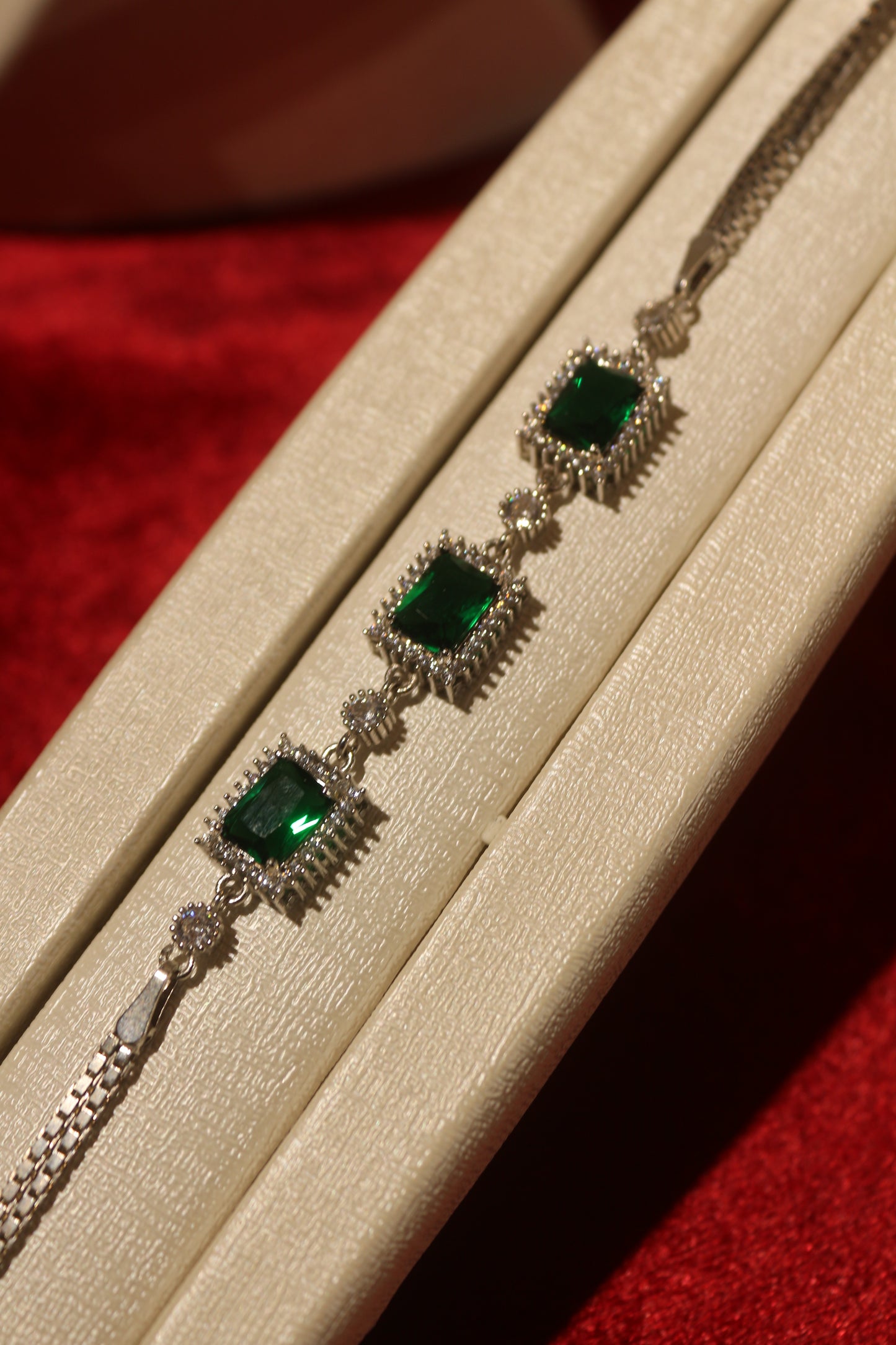 Hürrem Sultan  Zümrüt Taşlı Gümüş Set